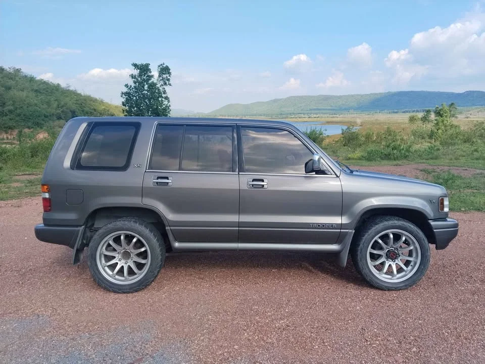 1994 Isuzu Trooper II 2