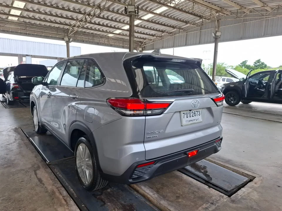 2025 Toyota Innova III 3