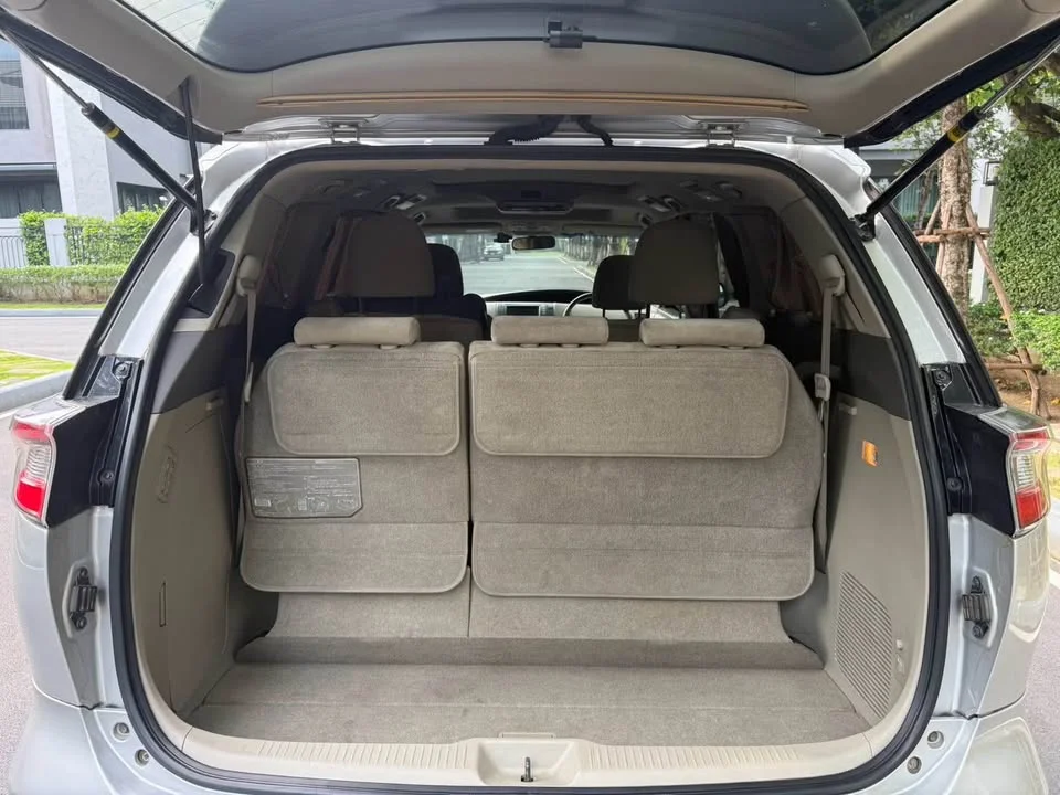 2011 Toyota Estima III 2