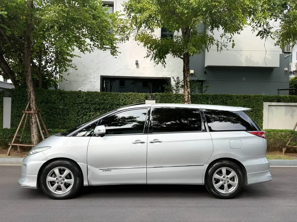 2011 Toyota Estima III 3