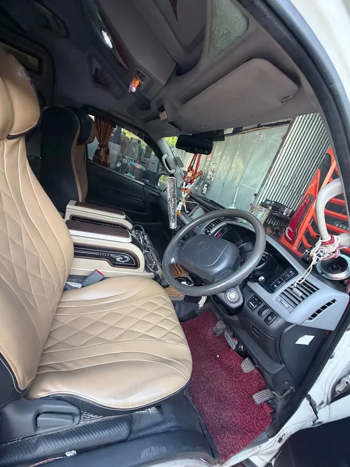 2009 Toyota Commuter V (H200) 3