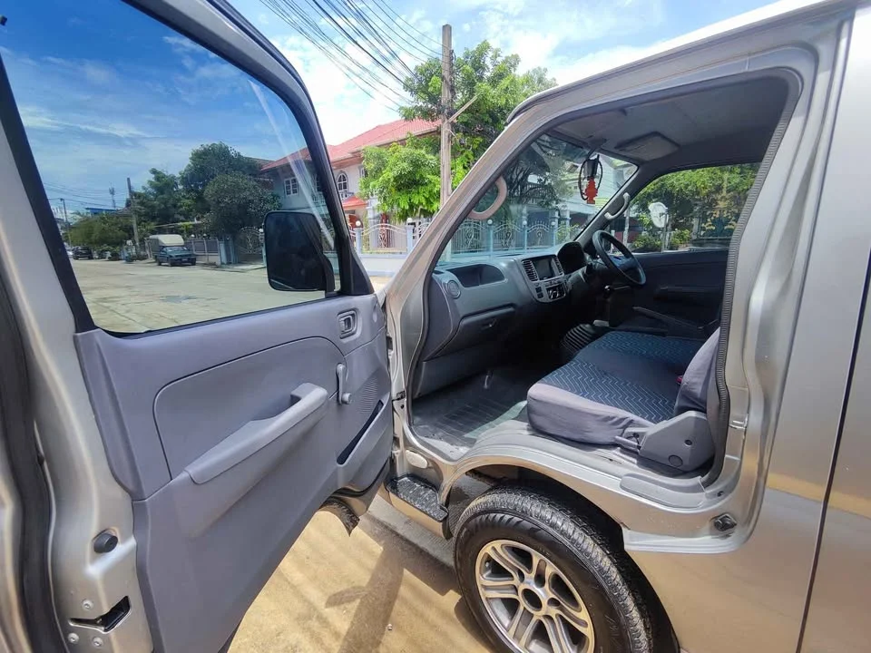 2000 Nissan Urvan V (E25) 2