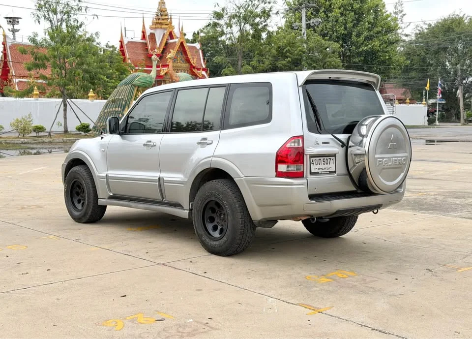 2004 Mitsubishi Pajero III 2