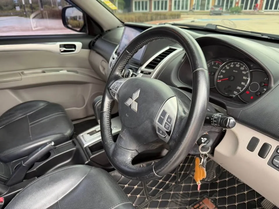 2013 Mitsubishi Pajero Sport II 3