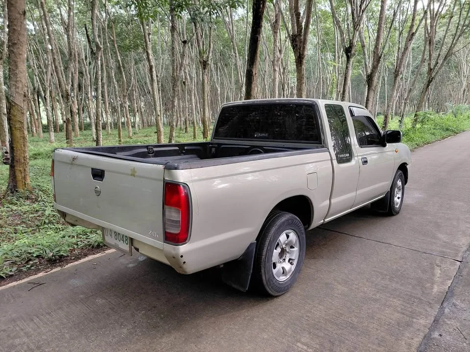 Nissan Frontier I 2