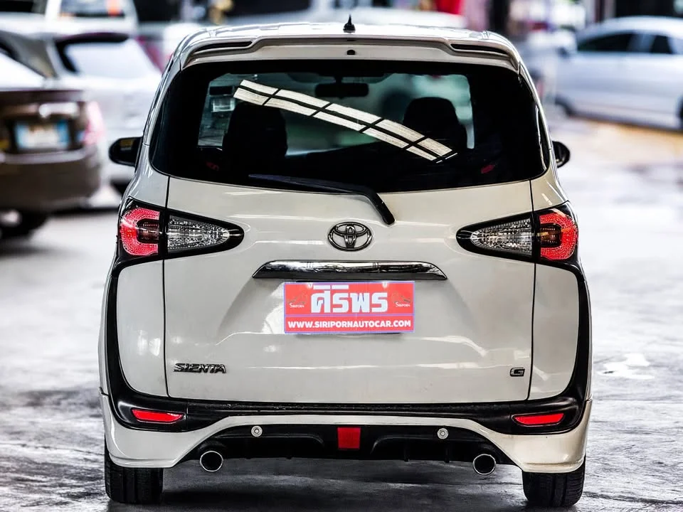 2016 Toyota Sienta II 3