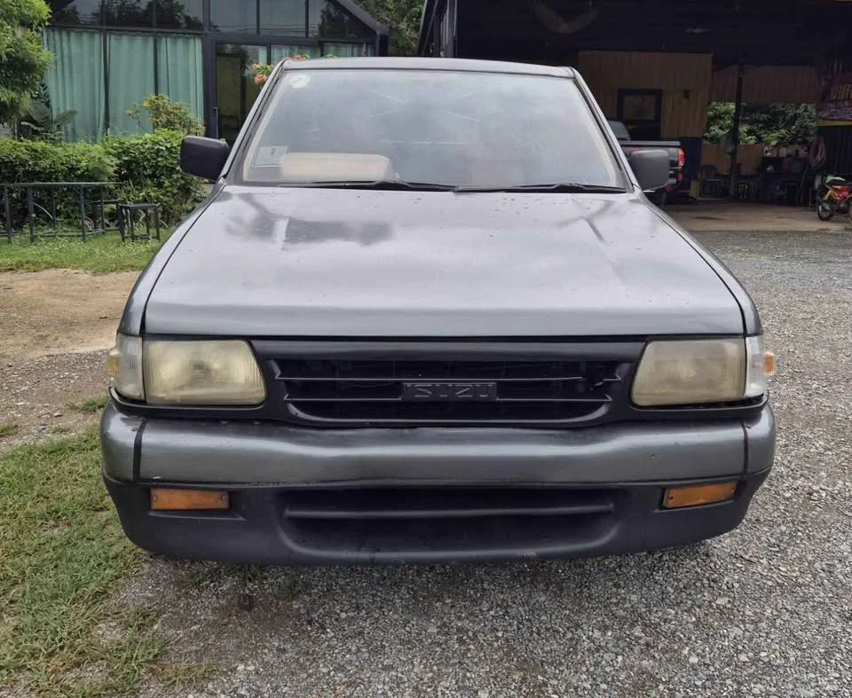 1996 Isuzu TFR III 2