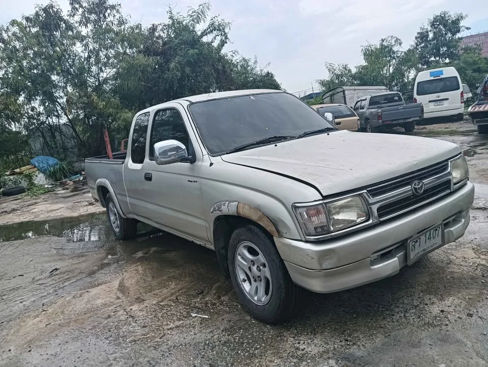 2000 Toyota Hilux Tiger VI 3