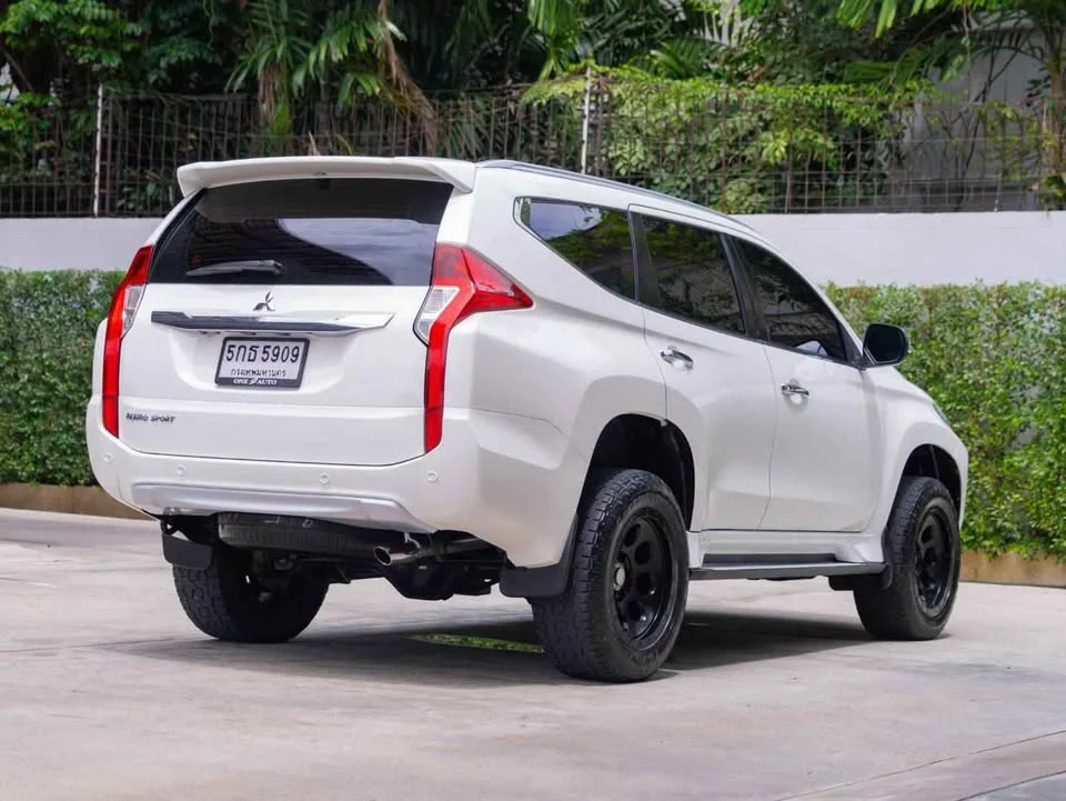 2016 Mitsubishi Pajero Sport III 2