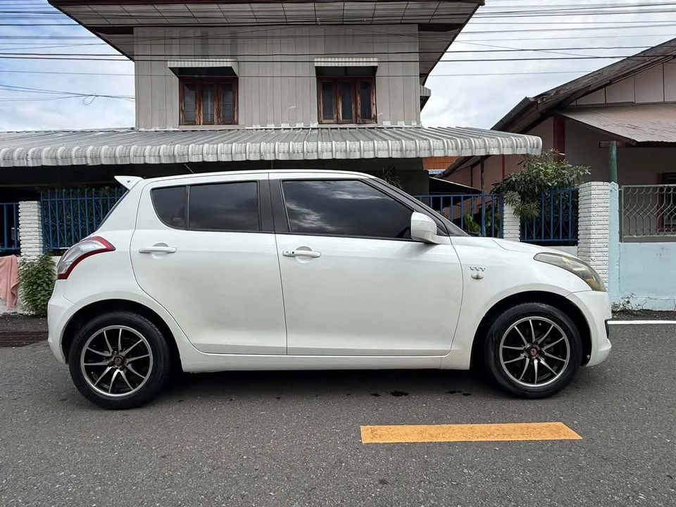 2012 Suzuki Swift II 2