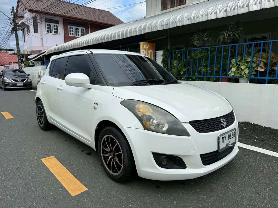 2012 Suzuki Swift II 3