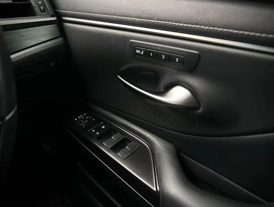 2019 Lexus ES VII 2
