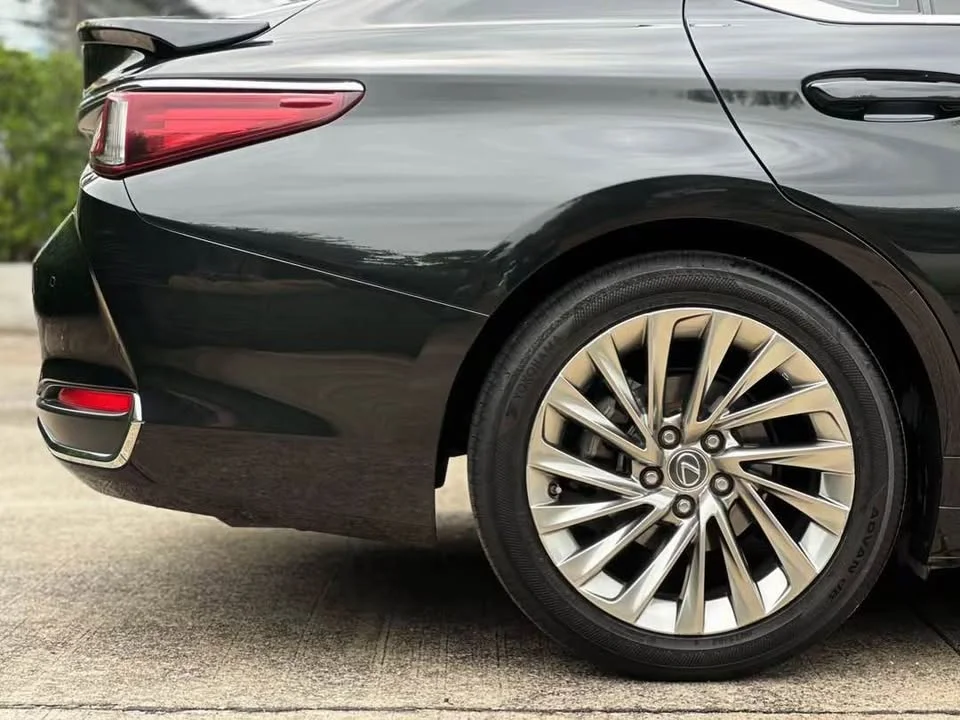 2019 Lexus ES VII 3