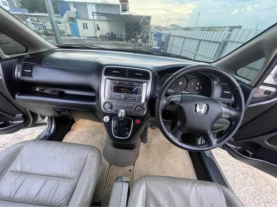 2005 Honda Stream I 3