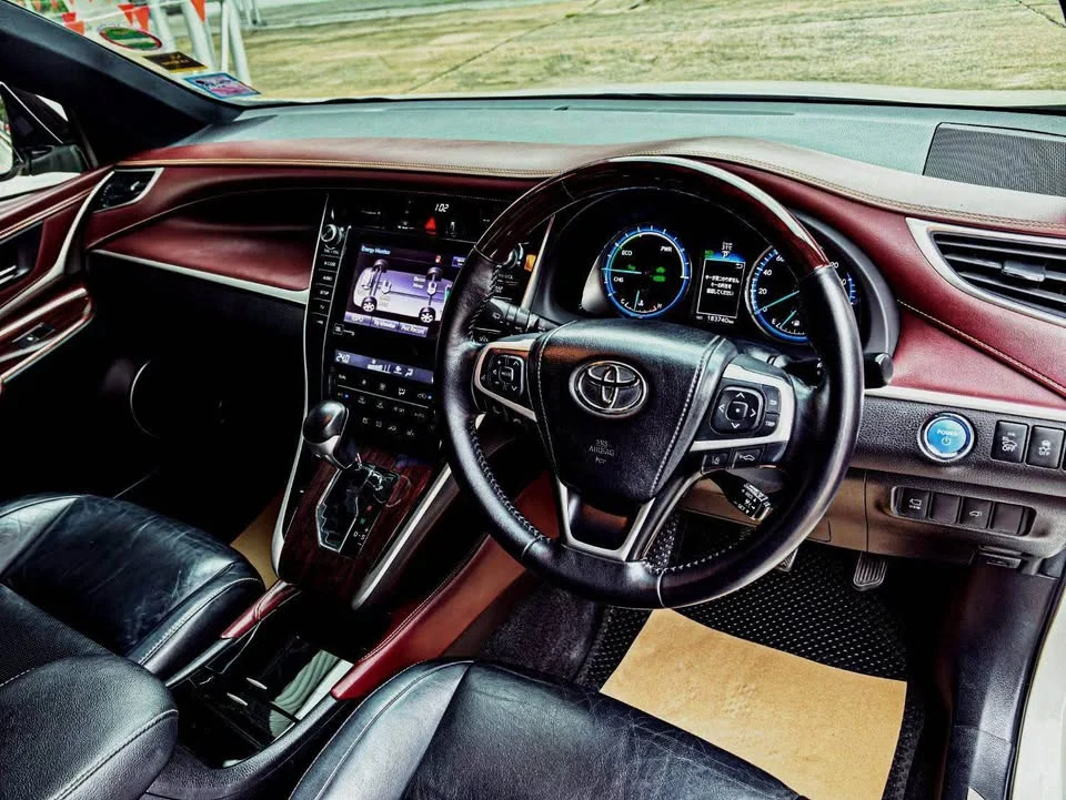 2015 Toyota Harrier III 2