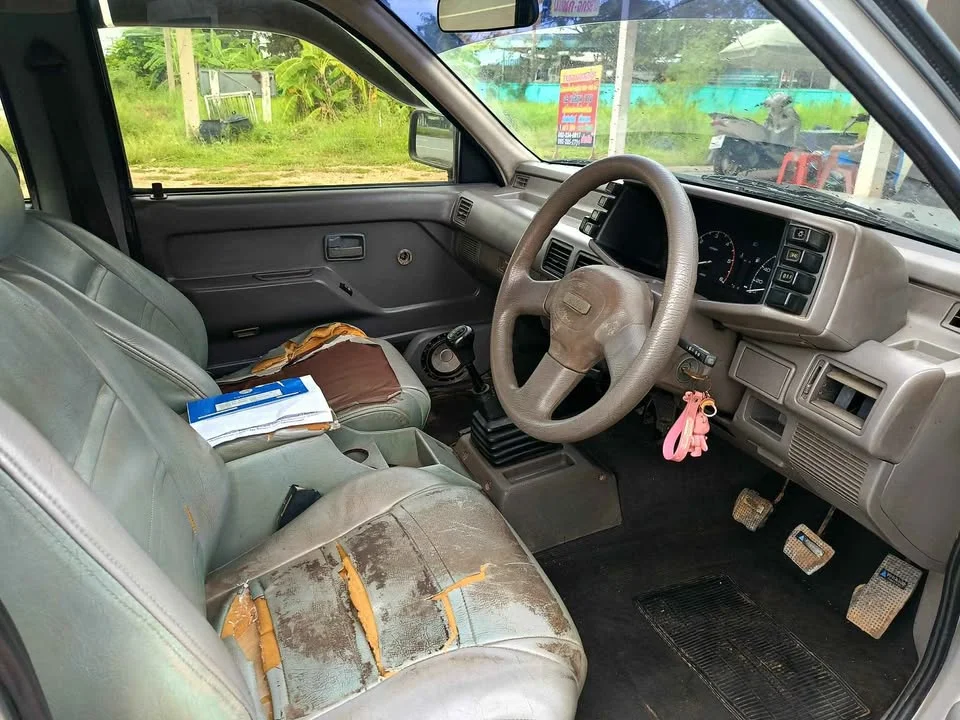 1996 Isuzu TFR III 2
