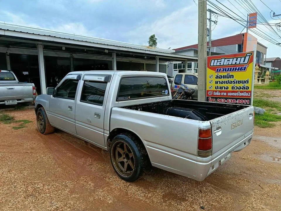 1996 Isuzu TFR III 3