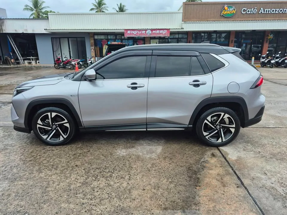 2024 Toyota Yaris Cross AC200 3