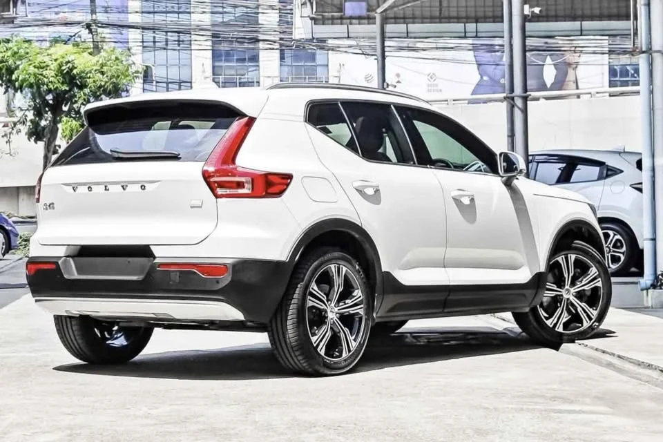 2022 Volvo XC40 2