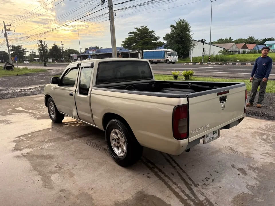 2004 Nissan Frontier I 2