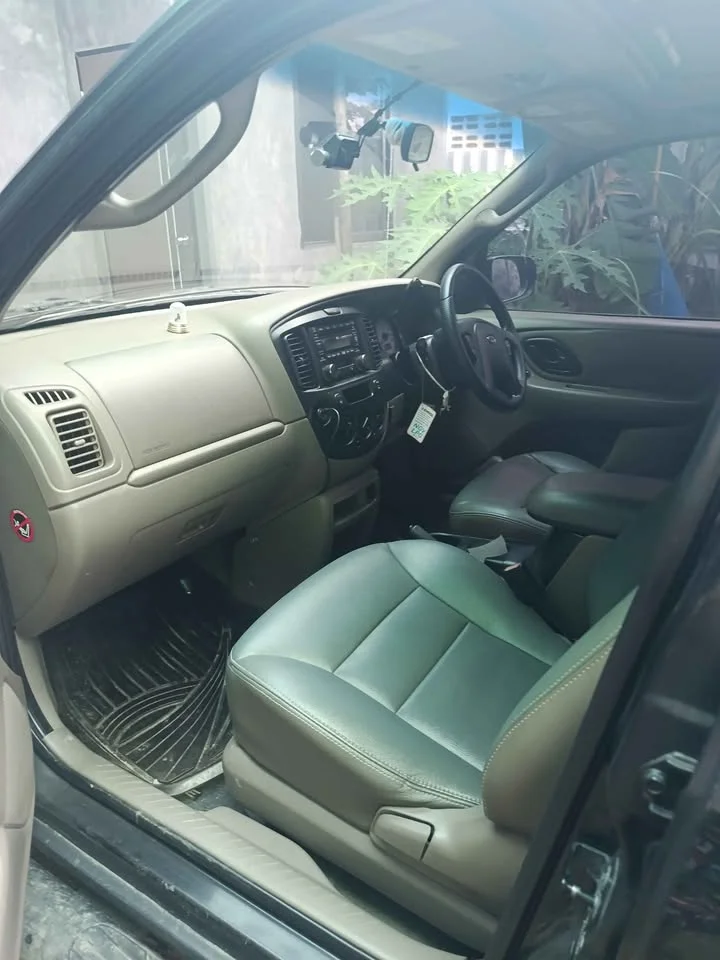 2005 Ford Escape I 2
