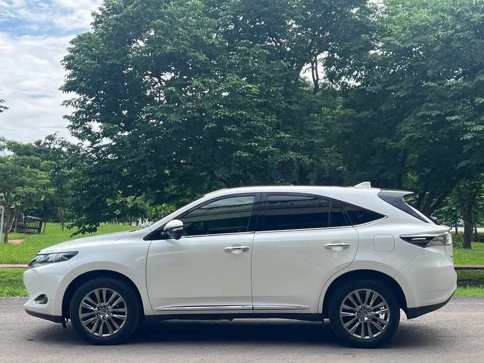 2015 Toyota Harrier III 3