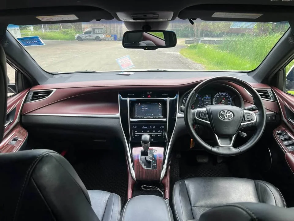 2015 Toyota Harrier III 2