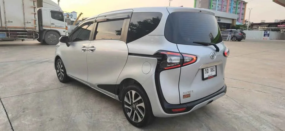 2018 Toyota Sienta II 3