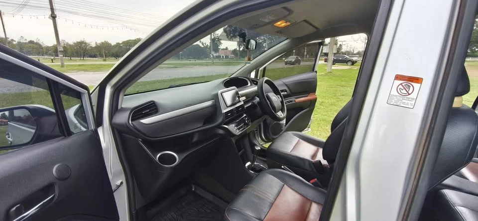 2018 Toyota Sienta II 2
