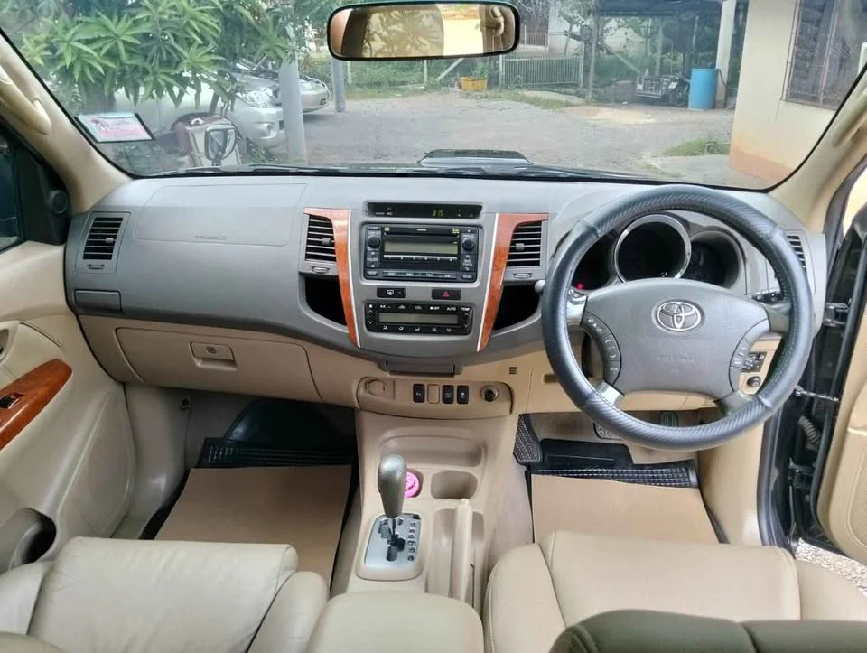 2010 Toyota Fortuner I 2