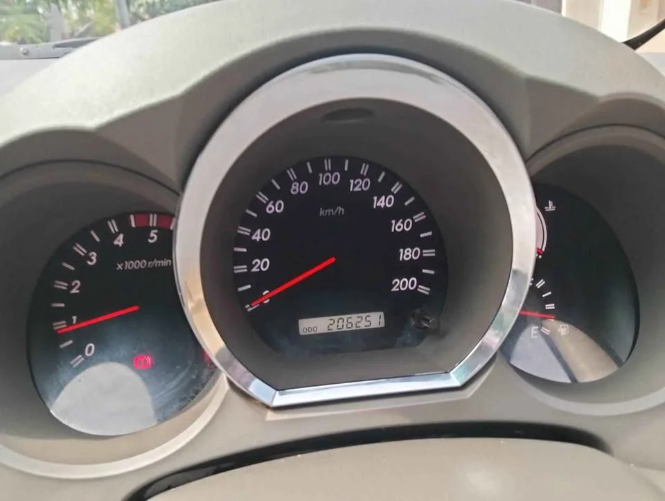 2010 Toyota Fortuner I 3