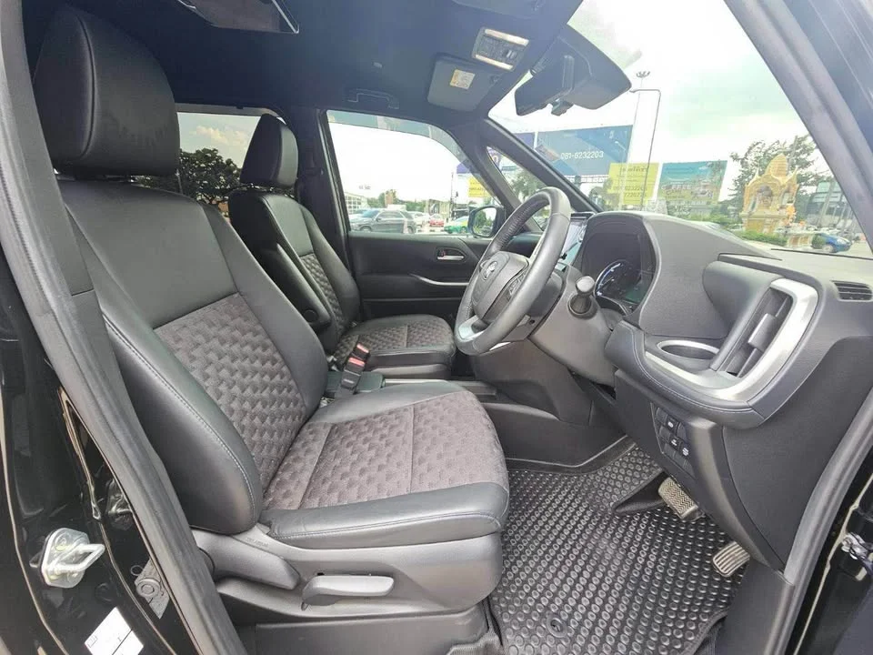 2024 Toyota Voxy IV 2