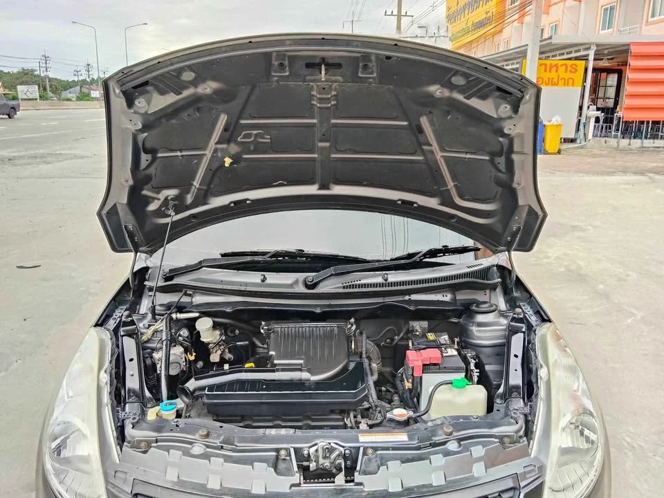2013 Suzuki Swift II 3