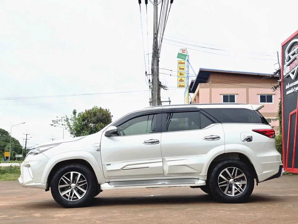 2017 Toyota Fortuner II 3