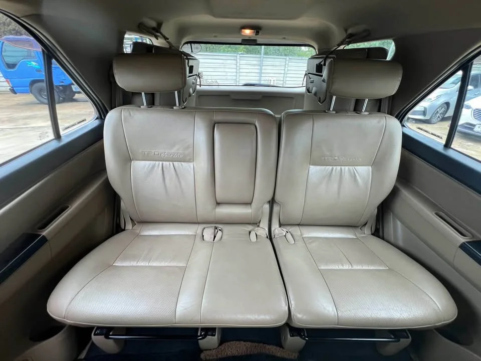 2012 Toyota Fortuner I 3