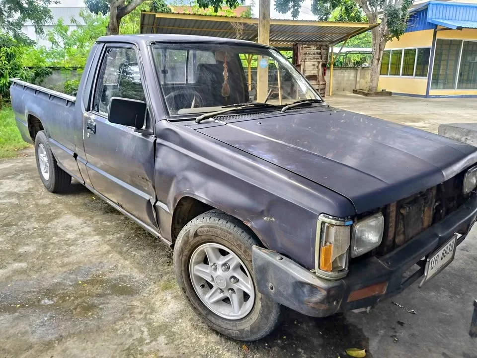 1992 Mitsubishi Triton II 3