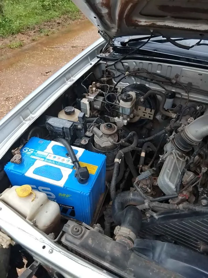 2004 Mazda 2500 Fighter V 2