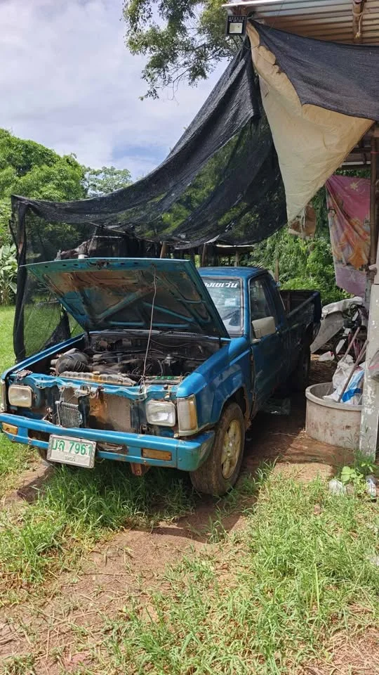 1990 Mitsubishi Triton II 3