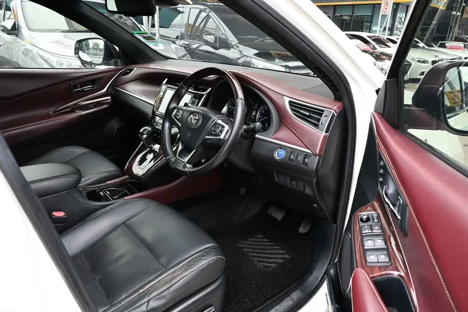 2015 Toyota Harrier III 2