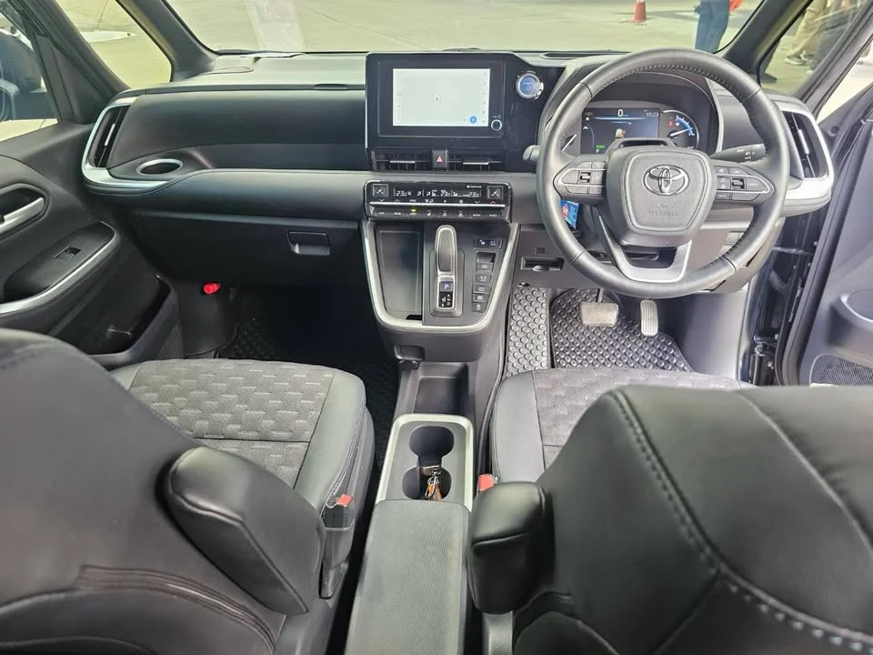 2024 Toyota Voxy IV 3