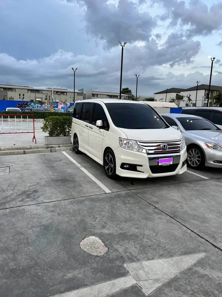 2012 Honda Stepwgn IV 2