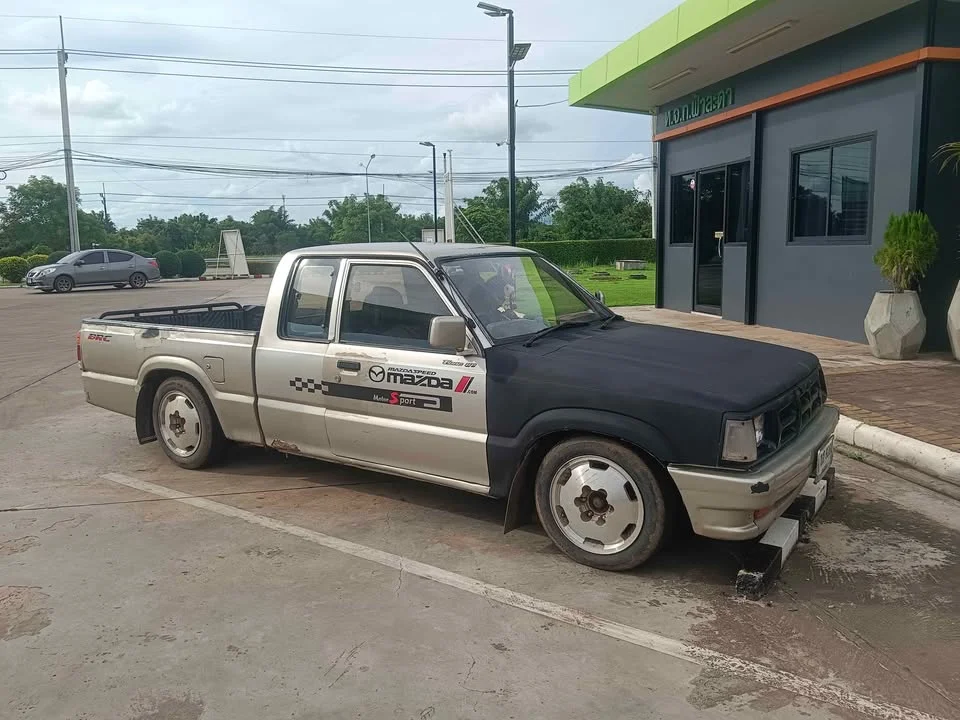 Mazda B2500 IV 3