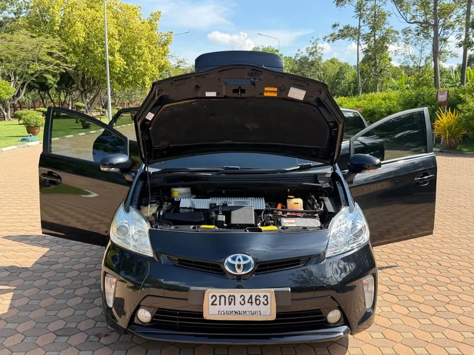 2012 Toyota Prius III 2