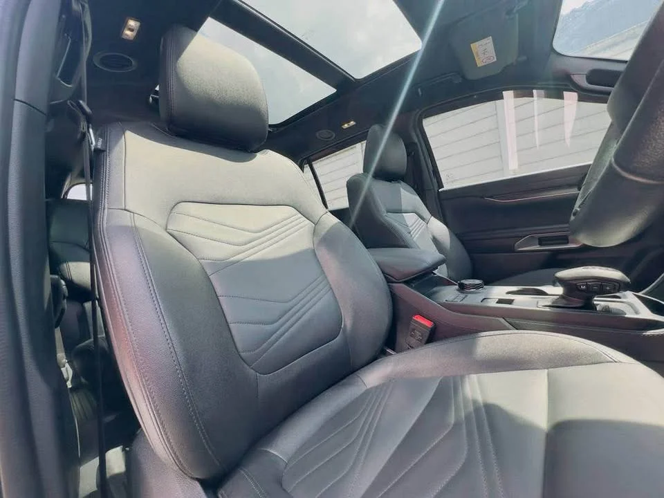 2023 Ford Everest III 3