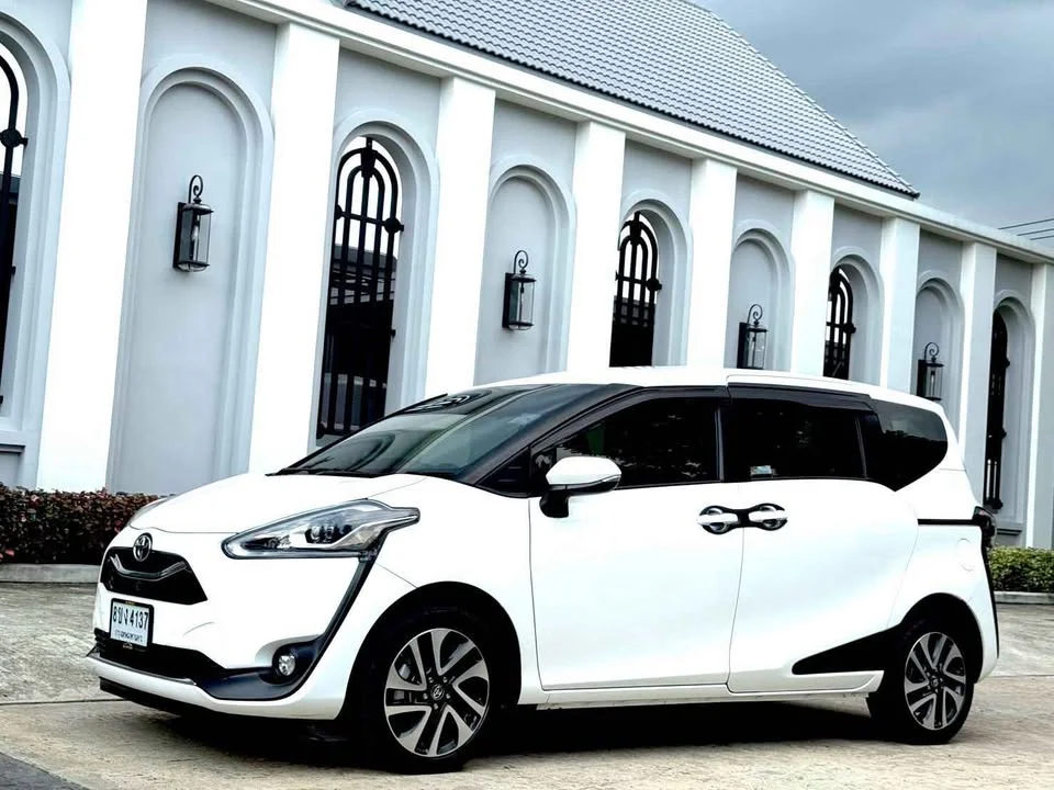 2019 Toyota Sienta II 3