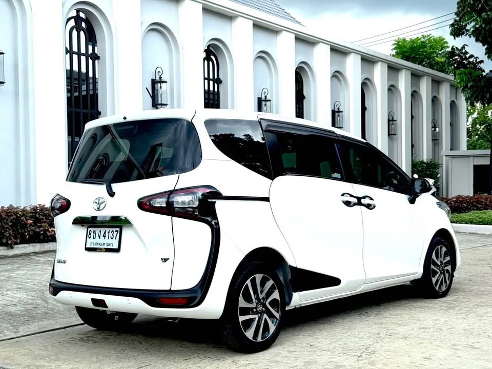 2019 Toyota Sienta II 3