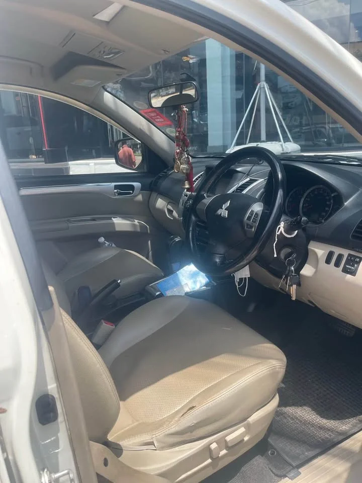 2010 Mitsubishi Pajero Sport II 2