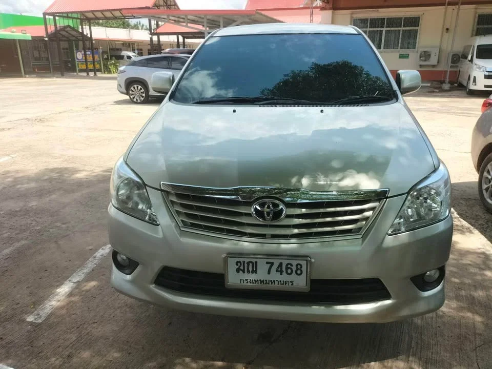 2012 Toyota Innova I 2