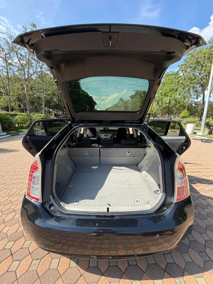 2012 Toyota Prius III 2