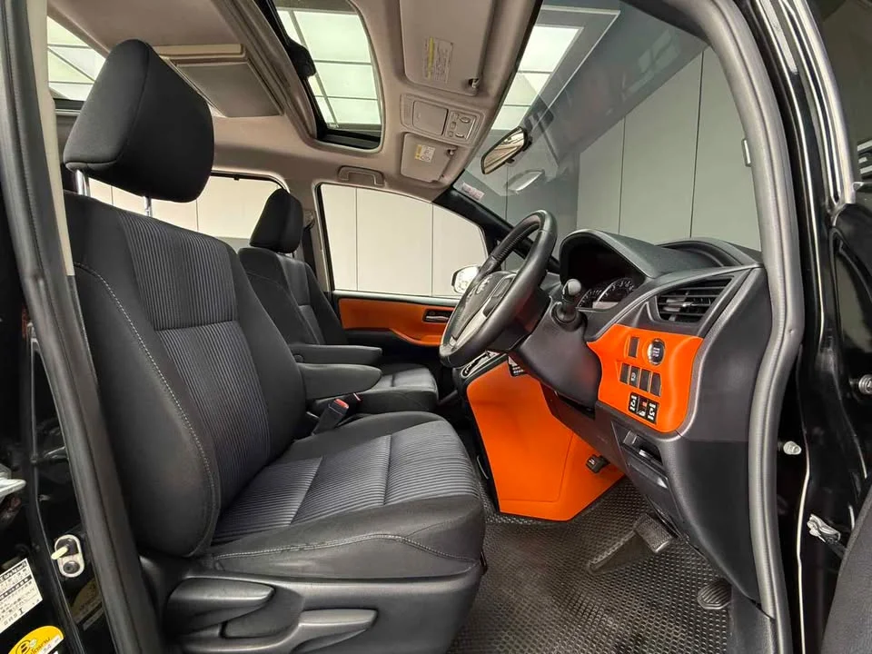 2014 Toyota Voxy III 3